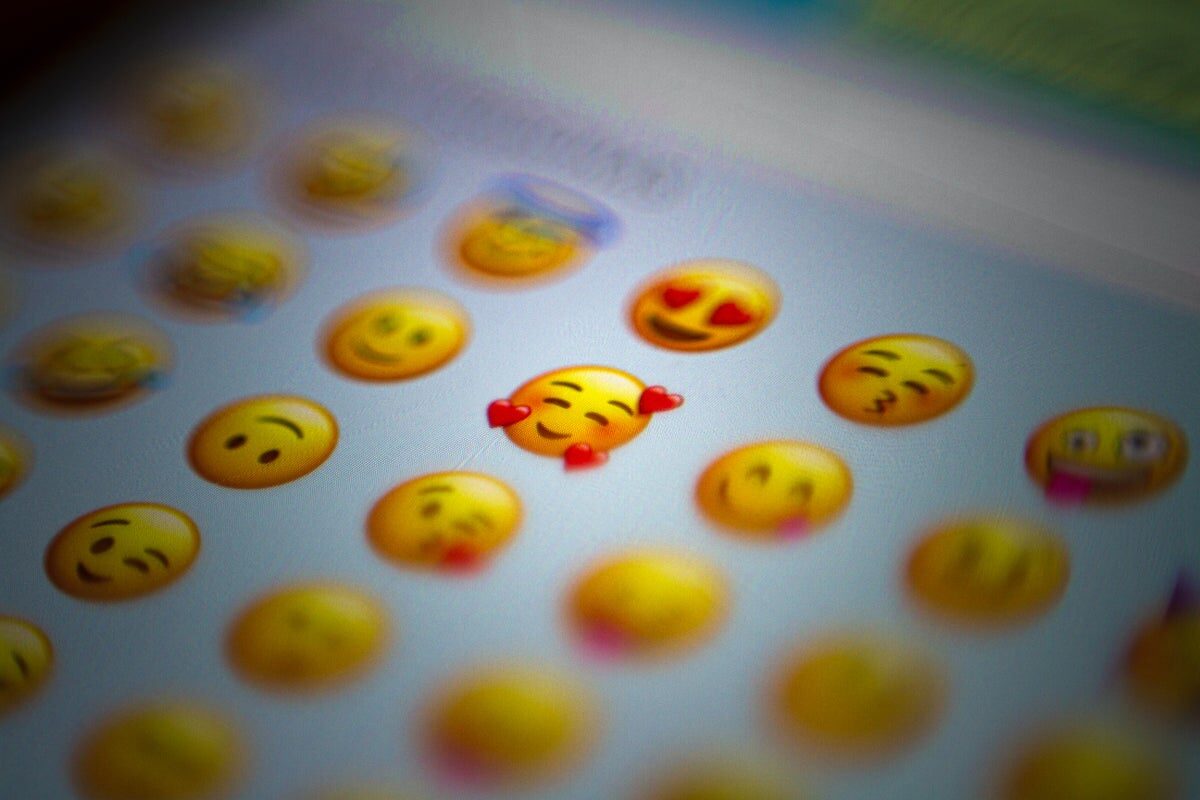 Emoji: generazioni a confronto